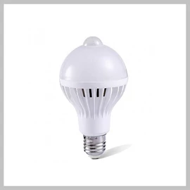 Mozgásérzékelős LED izzó E27 foglalatba 7W