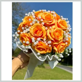 Esküvői menyasszonyi csokor –  narancs művirágból, szatén szalaggal 39965718o