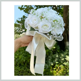 Esküvői menyasszonyi csokor – fehér rózsás, művirágból, szatén szalaggal 39965718w