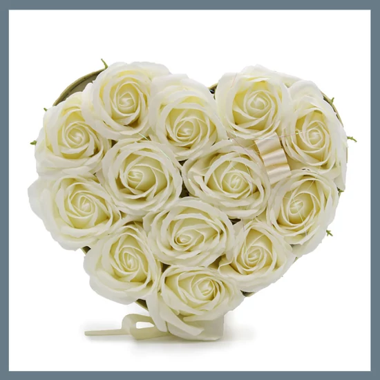 Szappanvirág ajándékcsokor - 13 krém színű rózsa - szív alakú GSFB-08