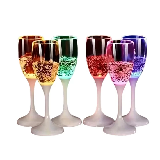 Világító LED pohárkészlet – 6 db TC3475142